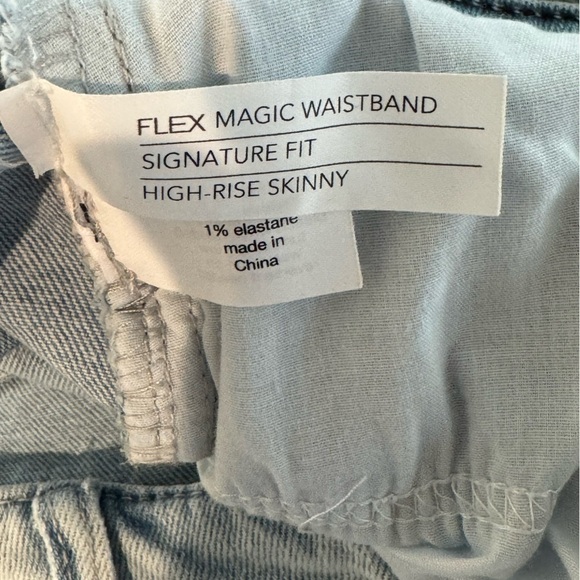 LANE BRYANT Signature Fit High Rise Skinny Jeans Light Wash Size 26 NEW - Picture 8 of 9